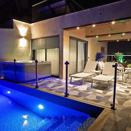 Luxury Rooftop Apartment In Netanya Exterior photo