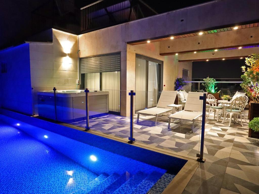 Luxury Rooftop Apartment In Netanya Exterior photo