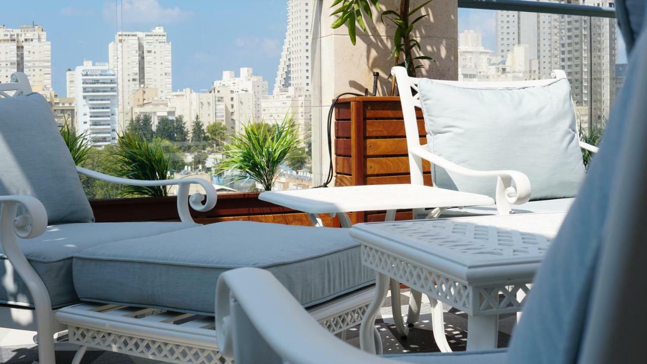 Luxury Rooftop Apartment In Netanya Exterior photo
